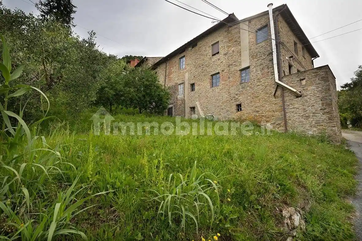 Rustico - Casale in vendita a Lucca