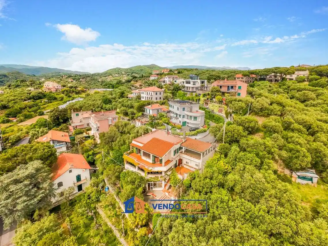 Villa in vendita a Albisola Superiore
