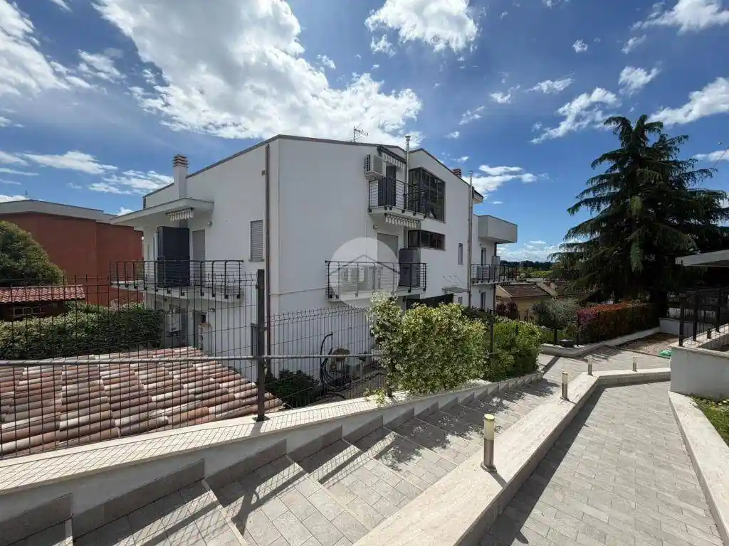 Appartamento in vendita a Fara in Sabina