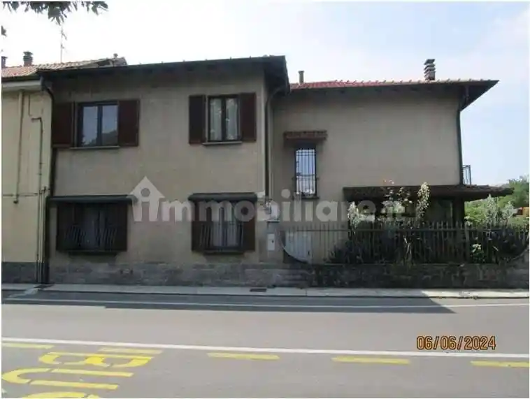 Palazzo - Stabile in vendita a Limbiate