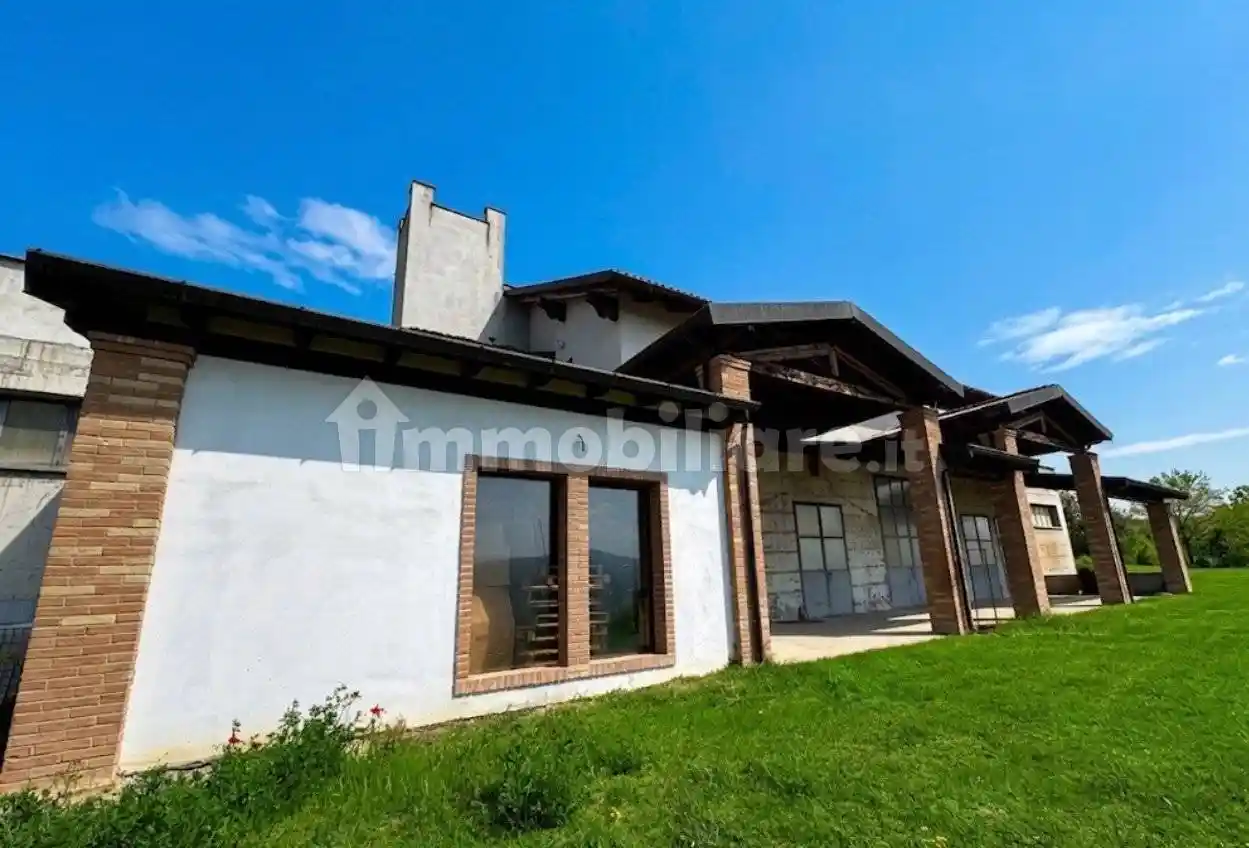 Villa in vendita a Montalto Pavese