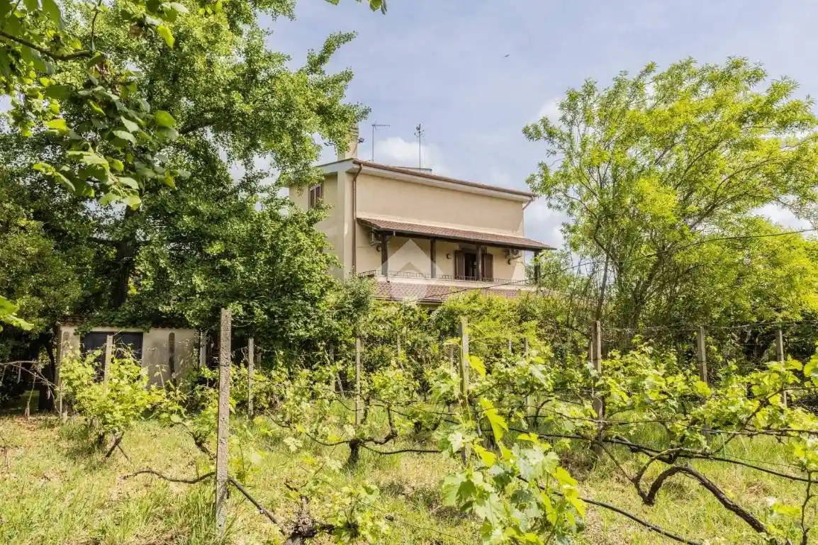 Villa in vendita a Campagnano di Roma