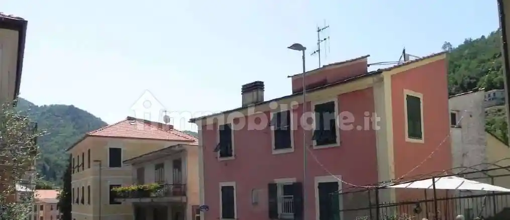 Appartamento in vendita a Borzonasca