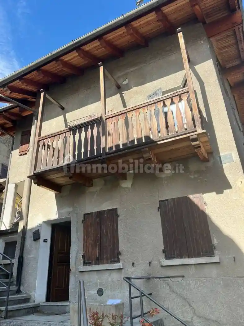 Appartamento in vendita a Avise