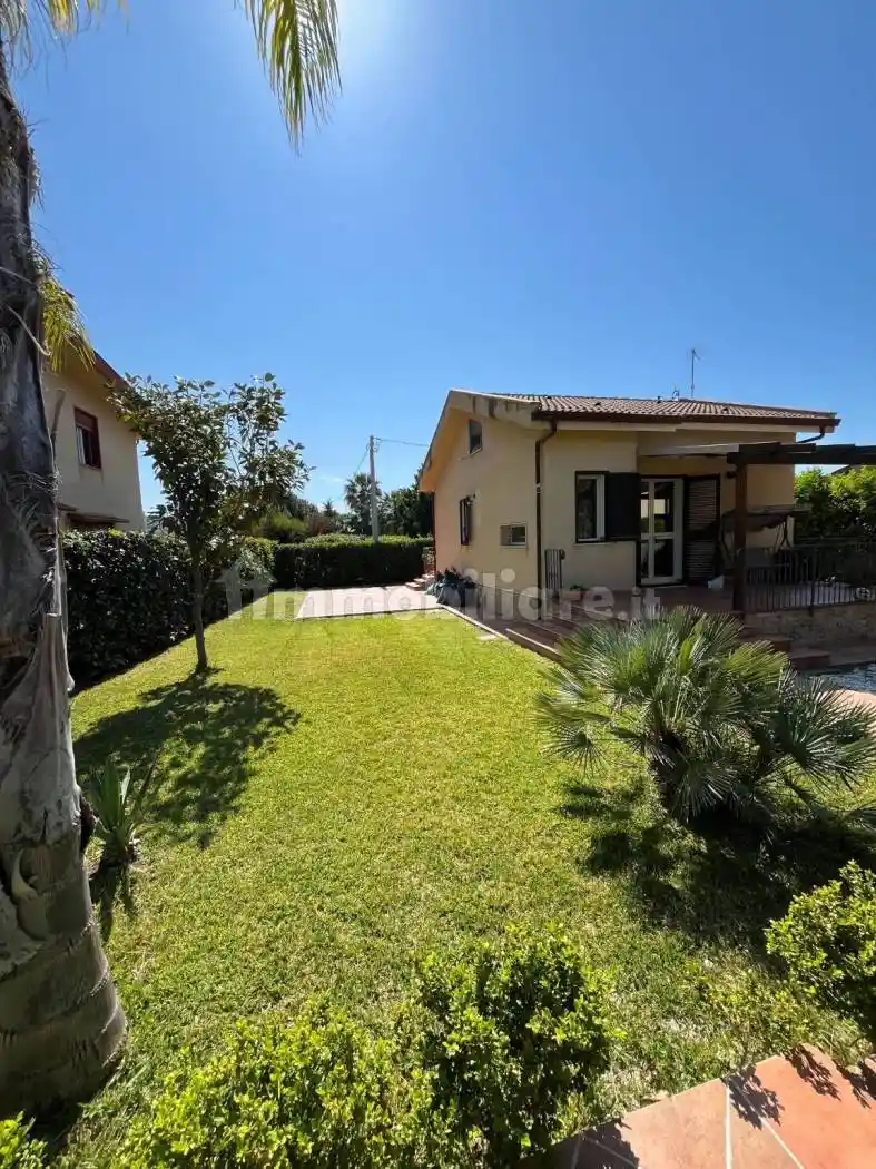 Villa in vendita a Campofelice di Roccella