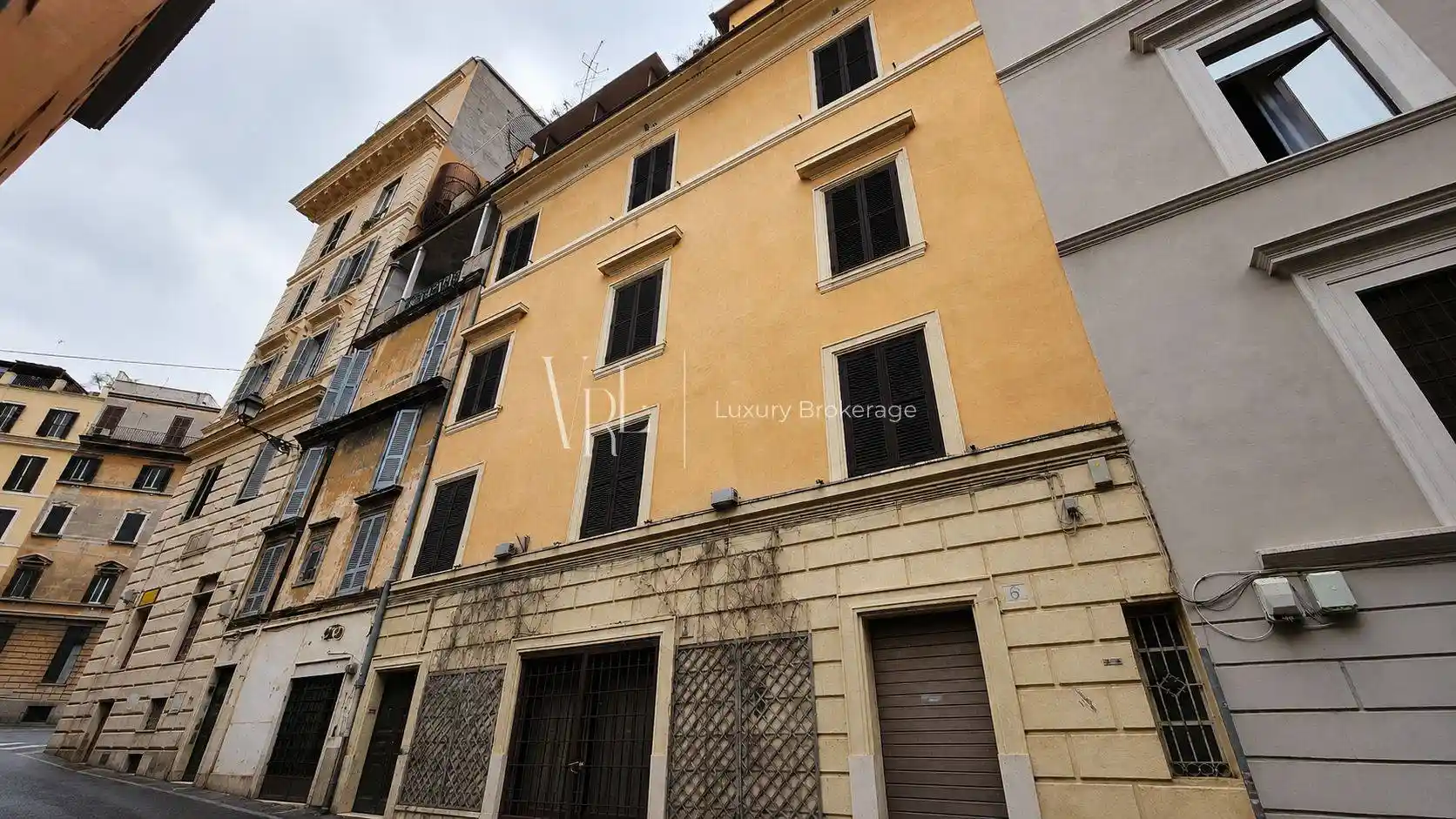 Palazzo - Edificio in vendita a Roma