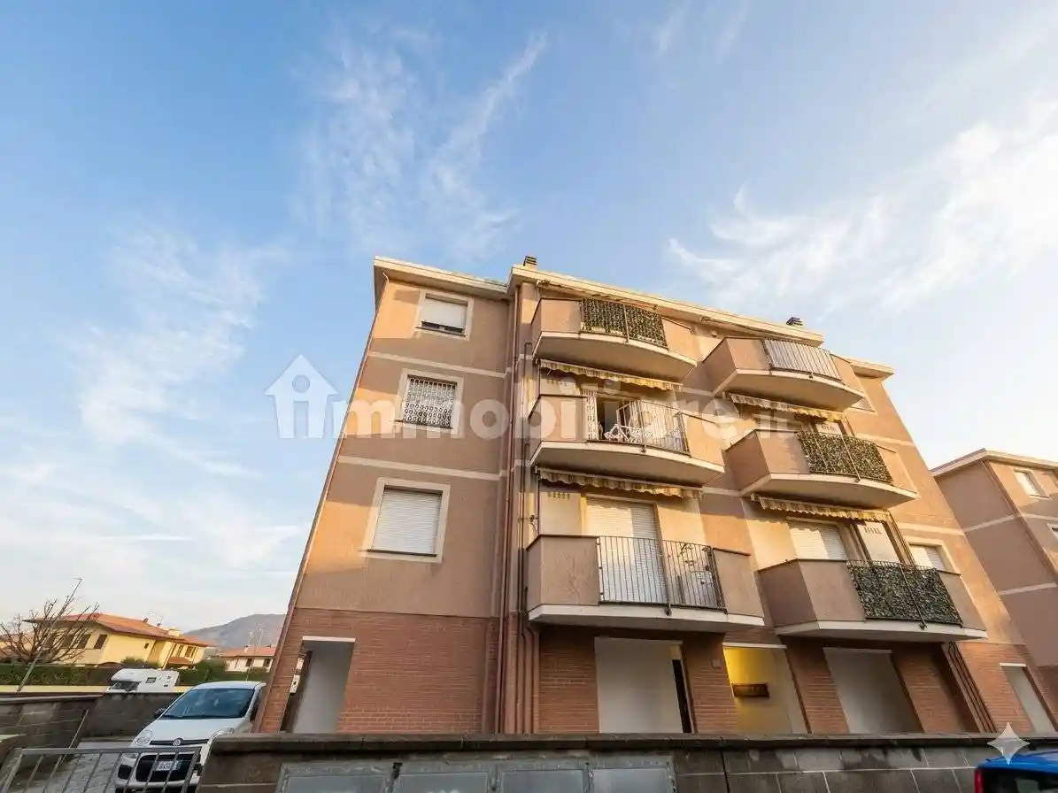 Appartamento in vendita a Cascina