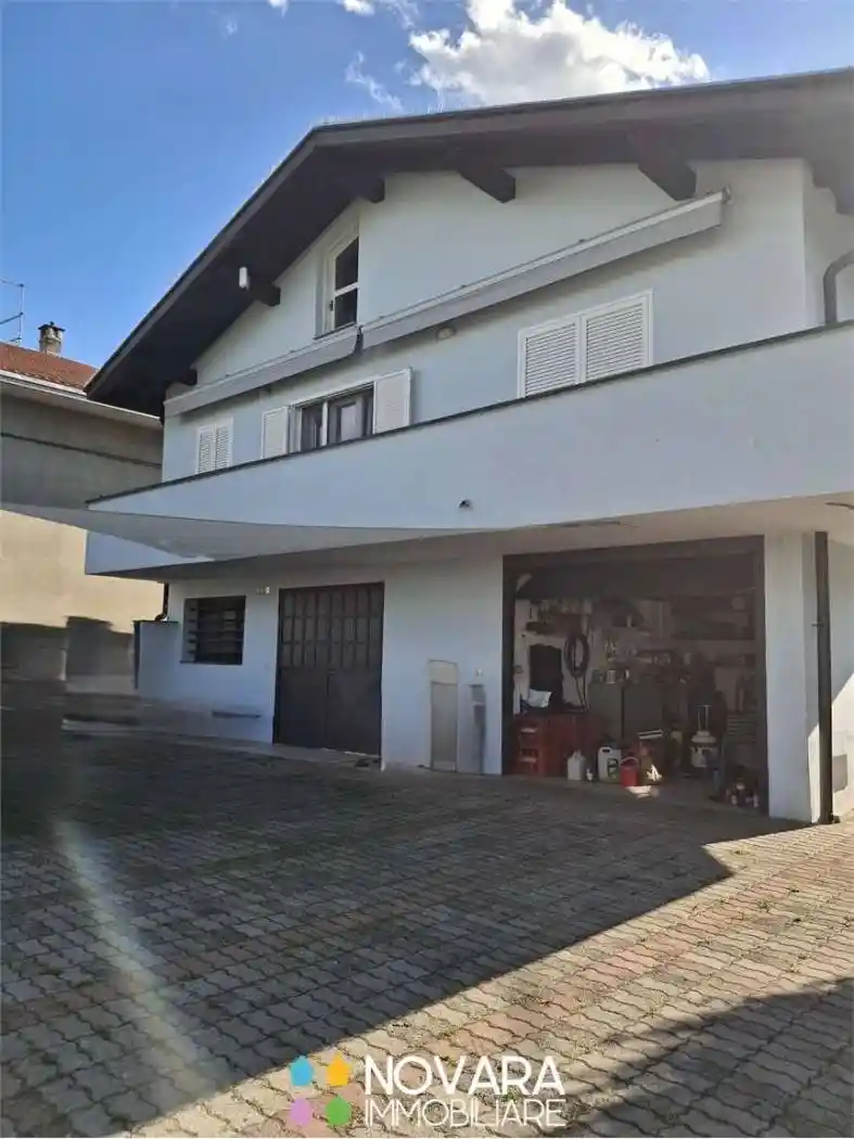 Villa in vendita a Oleggio
