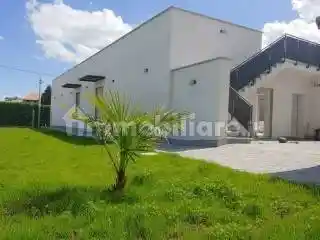Villa in vendita a Suno