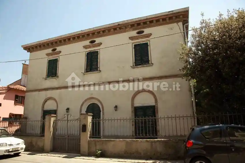 Villa in vendita a Cascina