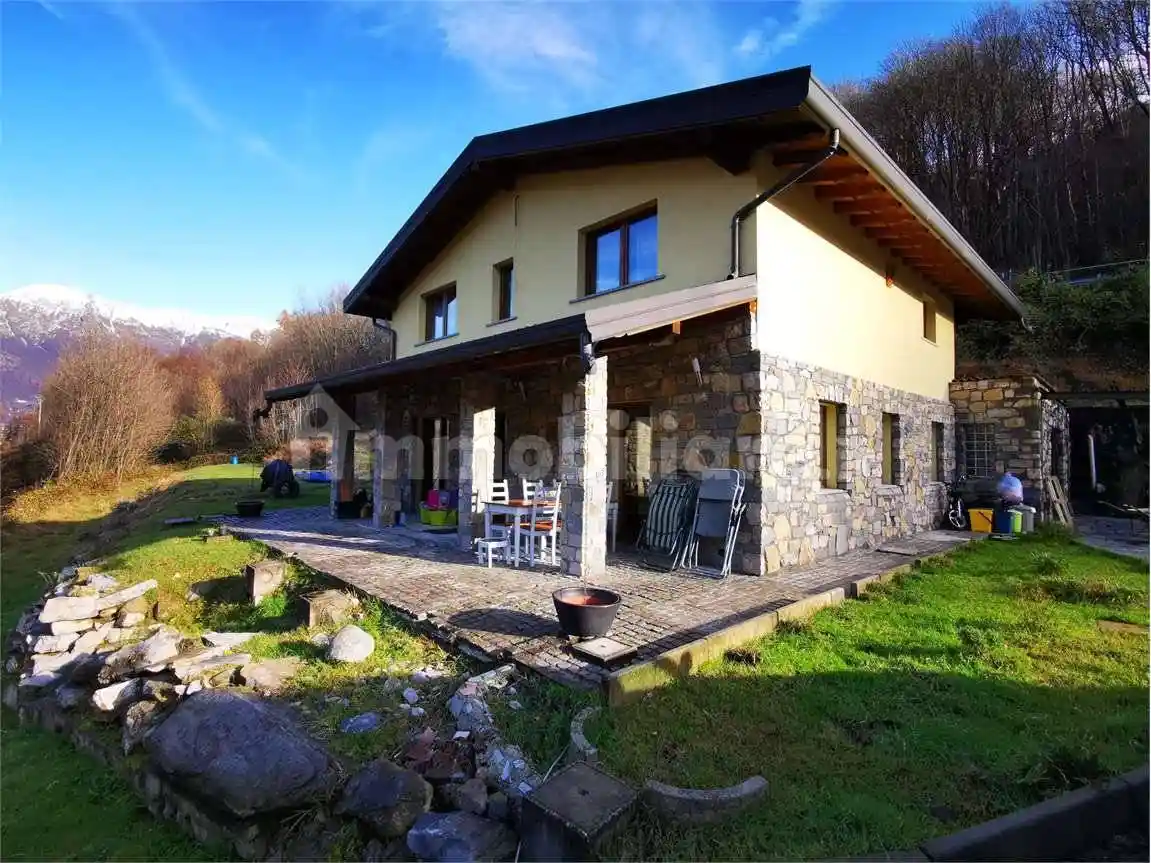 Villa in vendita a Cremeno