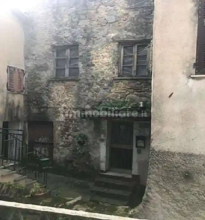 Appartamento in vendita a Follo