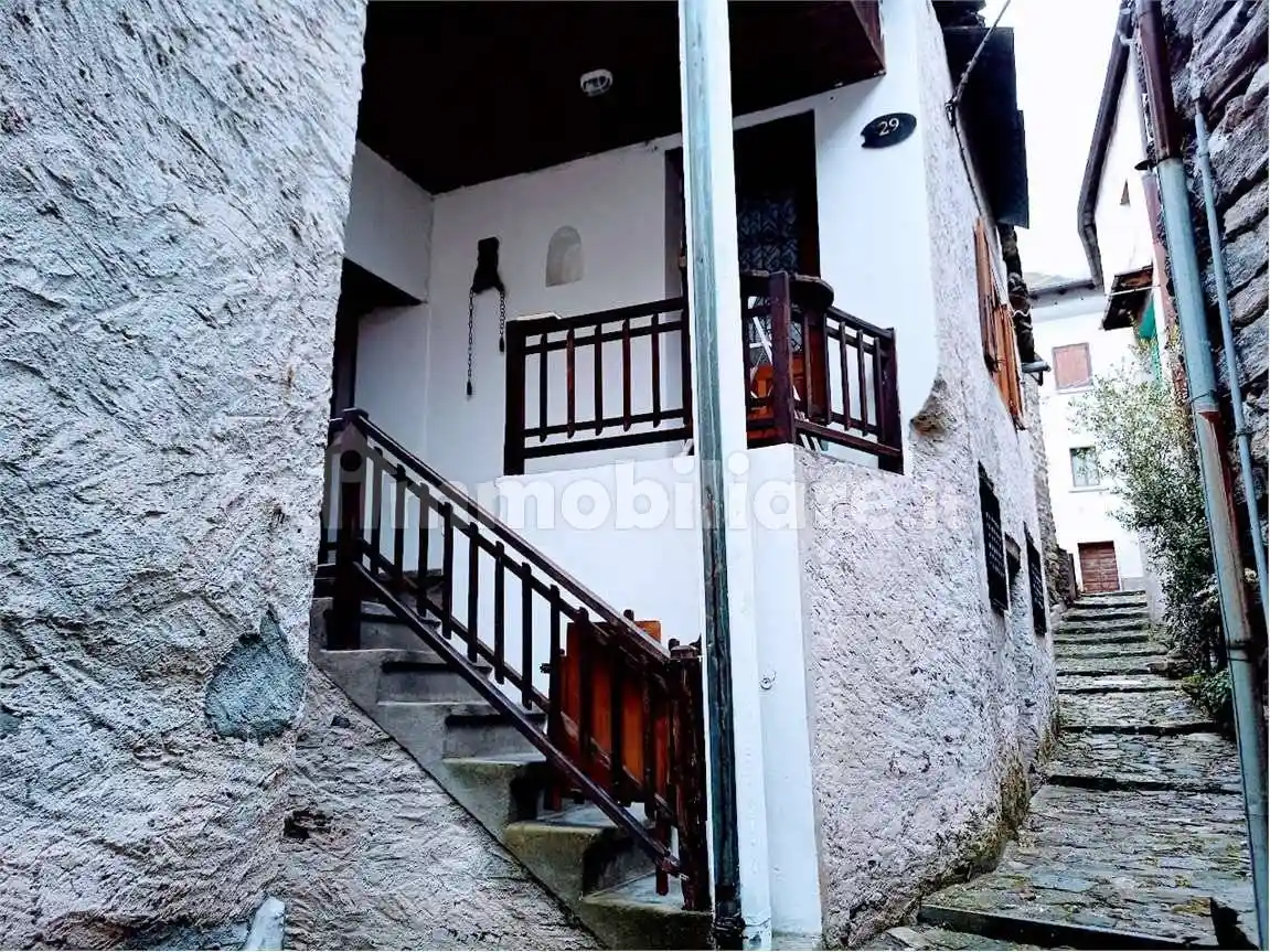 Casa indipendente in affitto a Calasca-Castiglione
