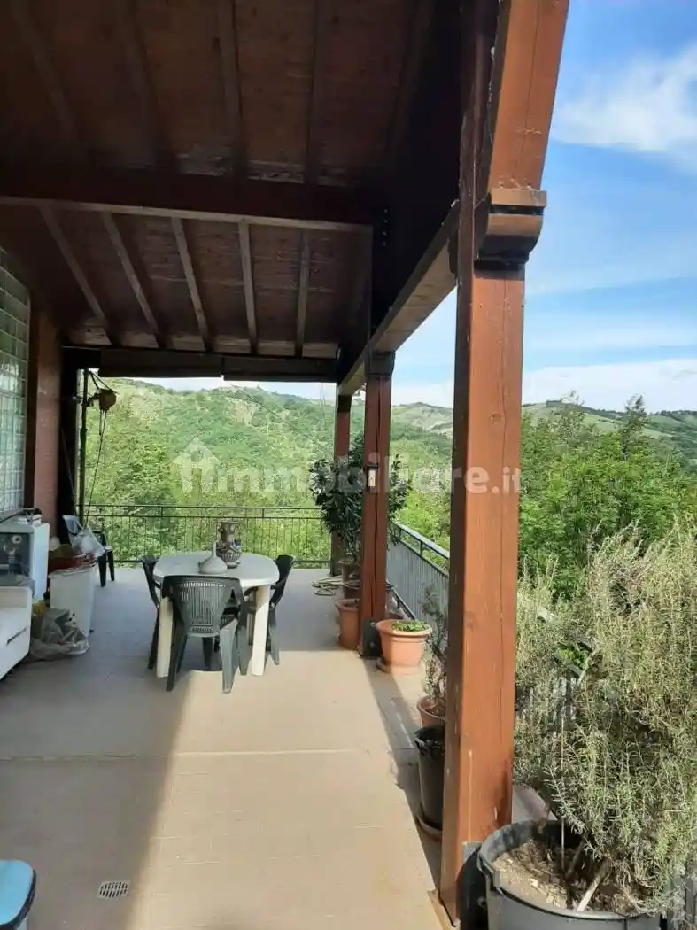 Villa in vendita a Canossa