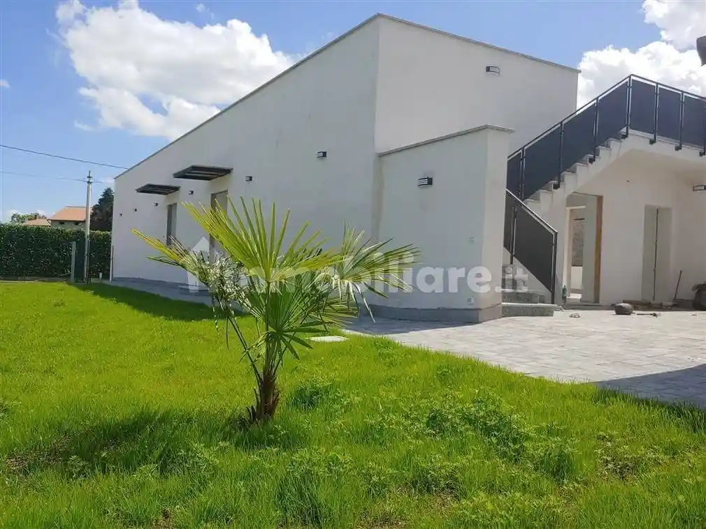 Villa in vendita a Borgomanero
