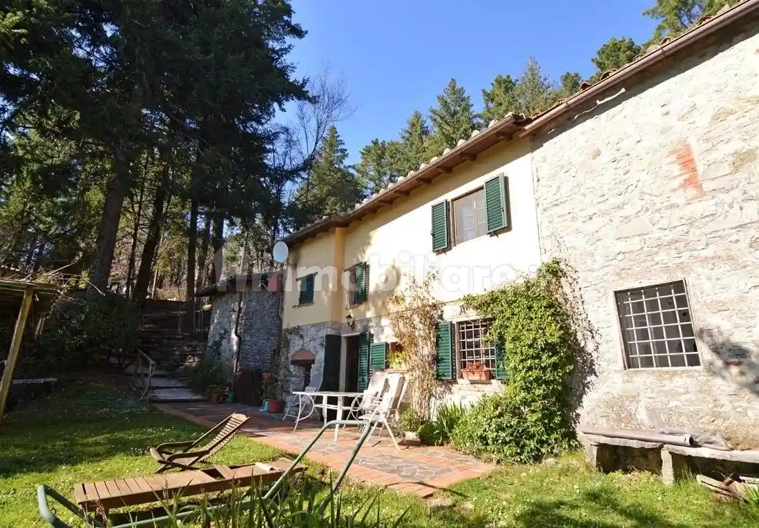 Rustico - Casale in vendita a Lucca