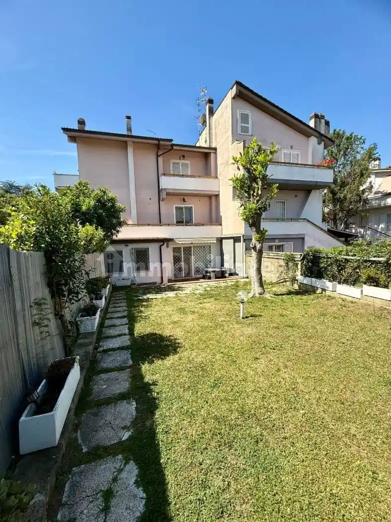 Villa in affitto a Roma