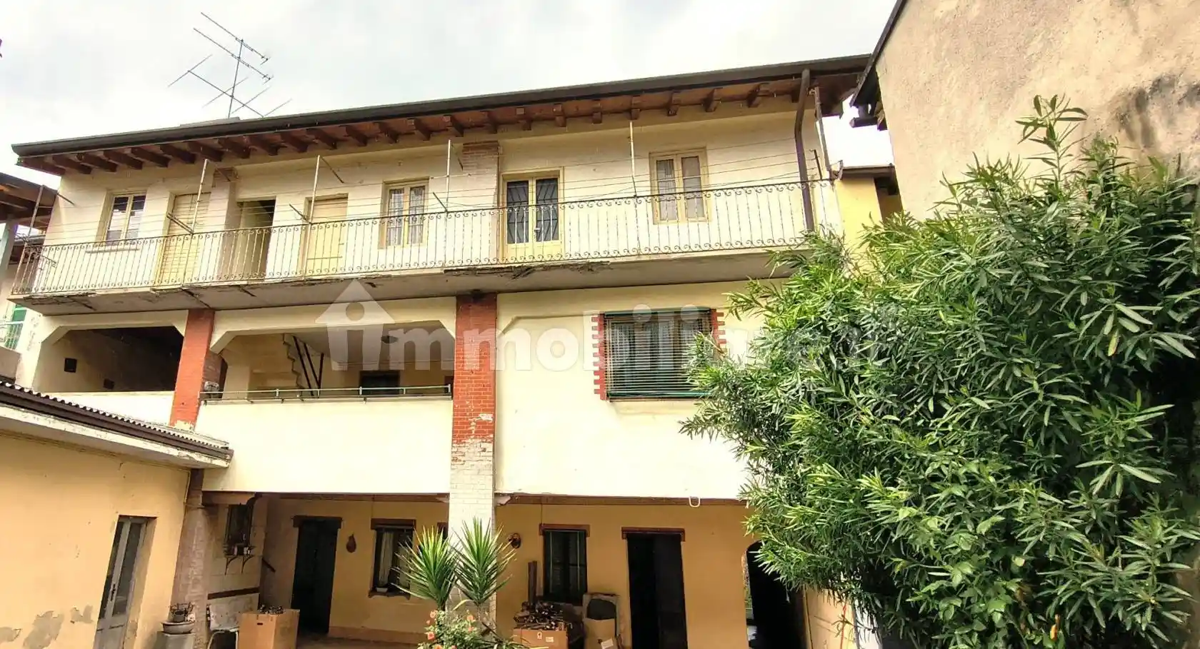 Palazzo - Edificio in vendita a Scanzorosciate