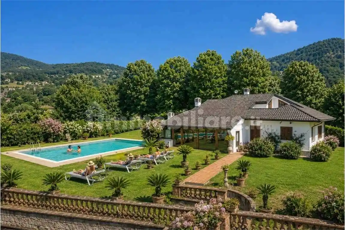 Villa in vendita a Arizzano