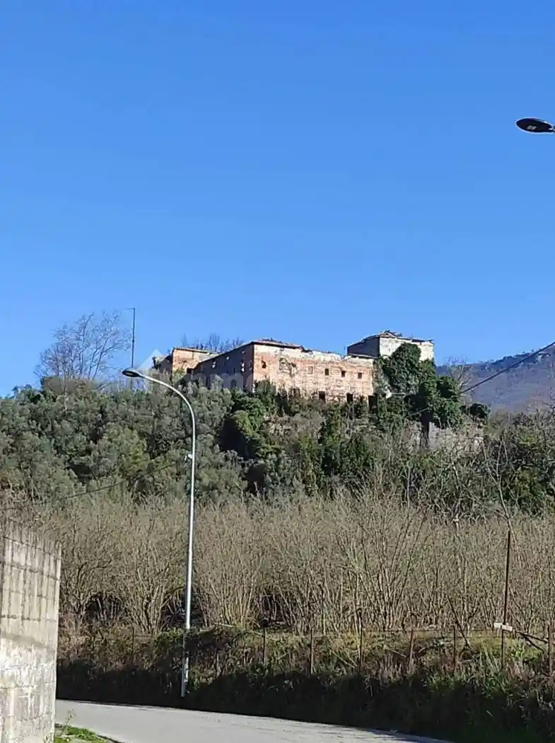 Palazzo - Edificio in vendita a Fisciano