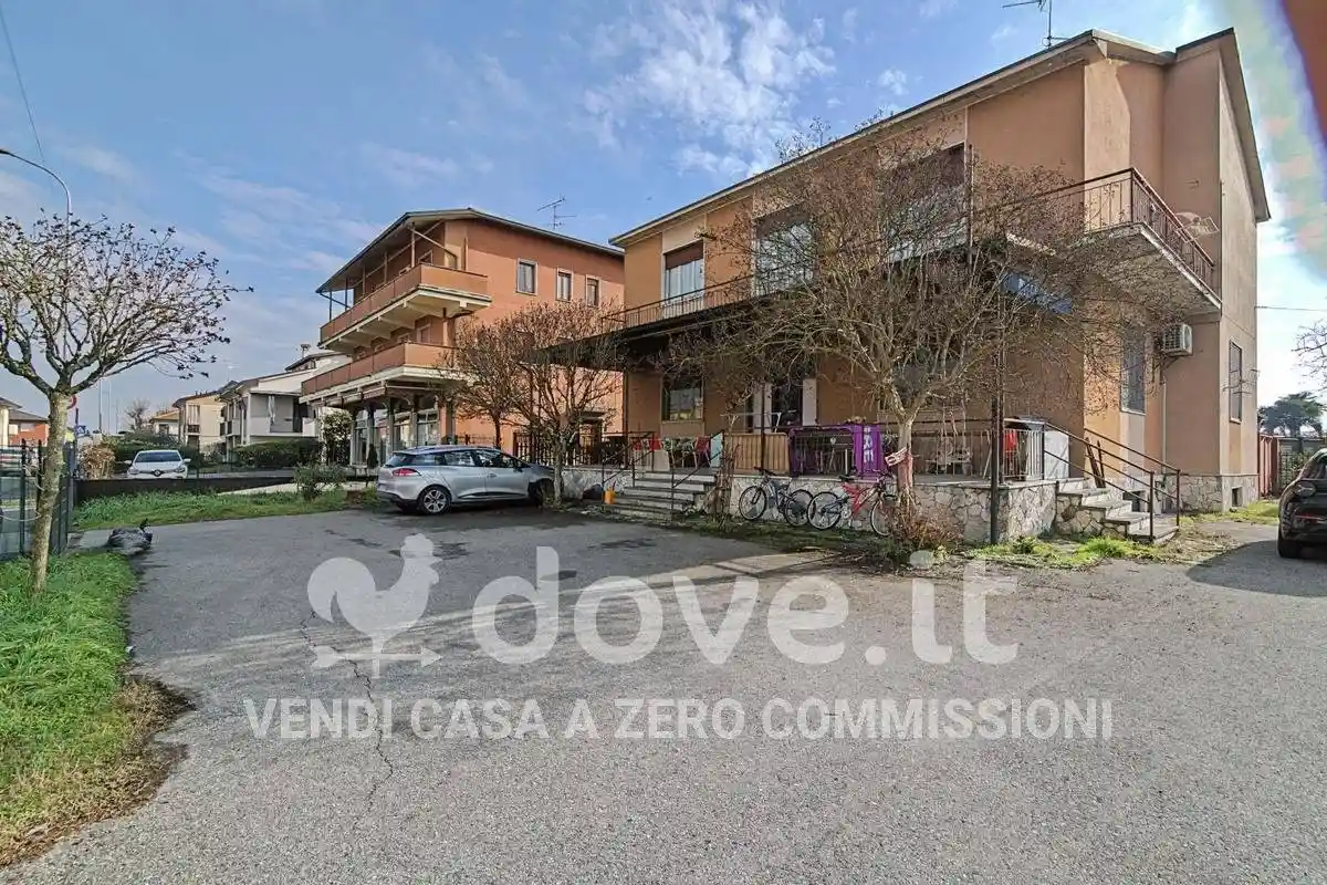 Casa indipendente in vendita a Valera Fratta