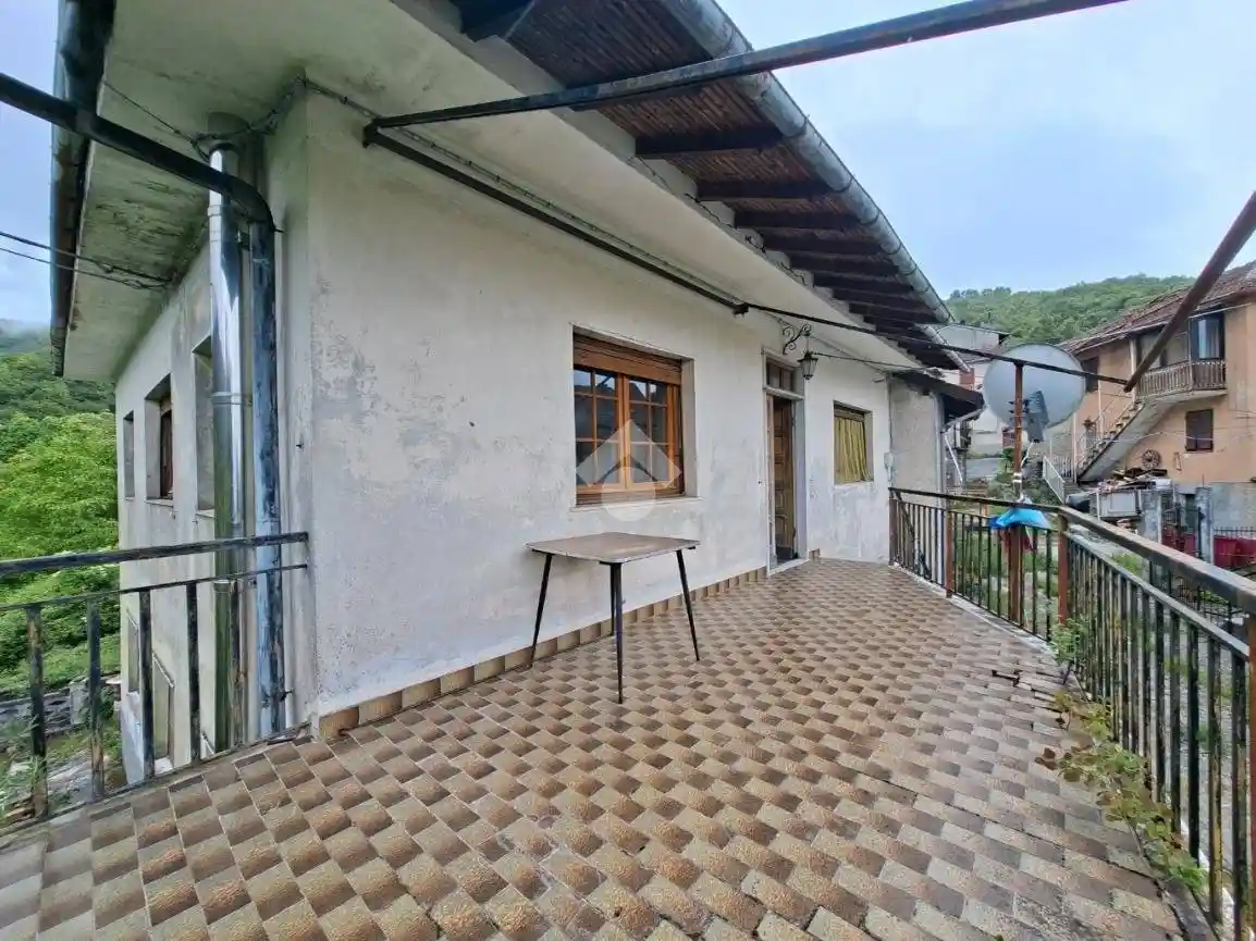 Casa indipendente in vendita a Vobbia