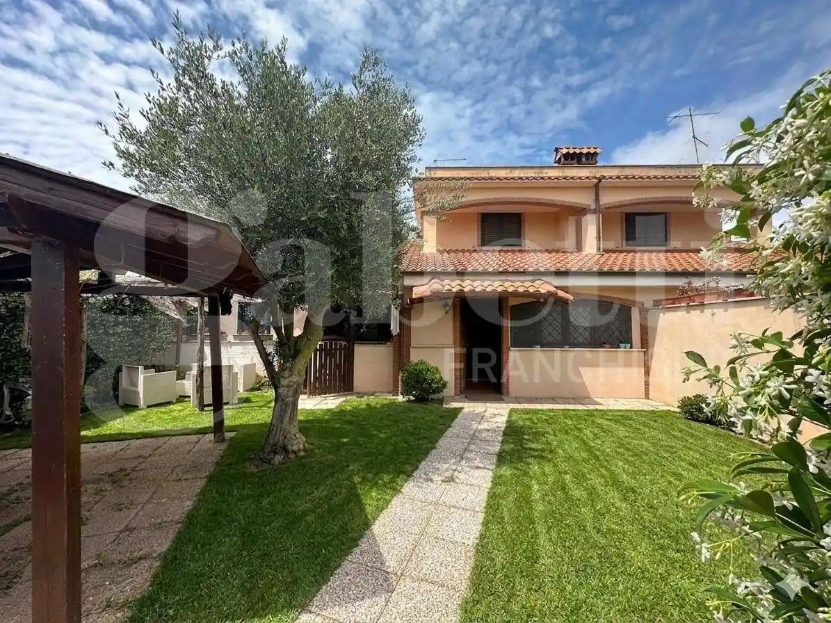 Villetta a schiera in vendita a Ardea