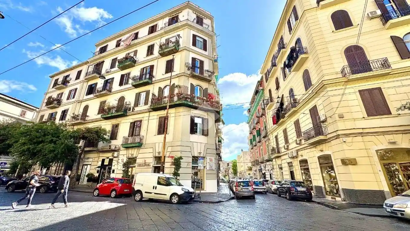 Appartamento in vendita a Napoli
