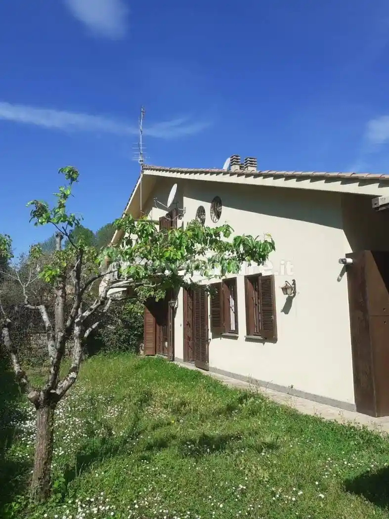 Villa in vendita a Ronciglione