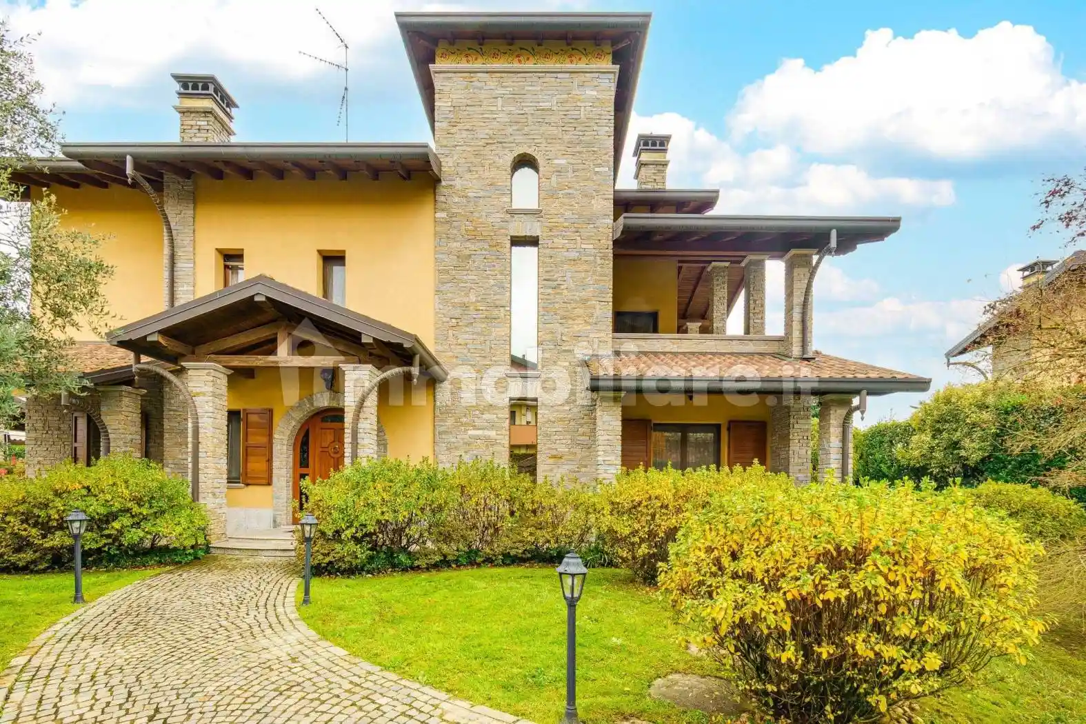 Villa in vendita a Lonate Pozzolo