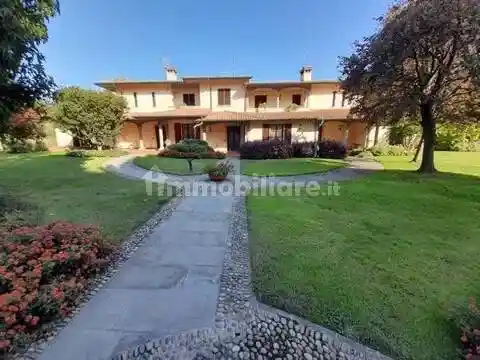 Villa in vendita a Cazzago San Martino