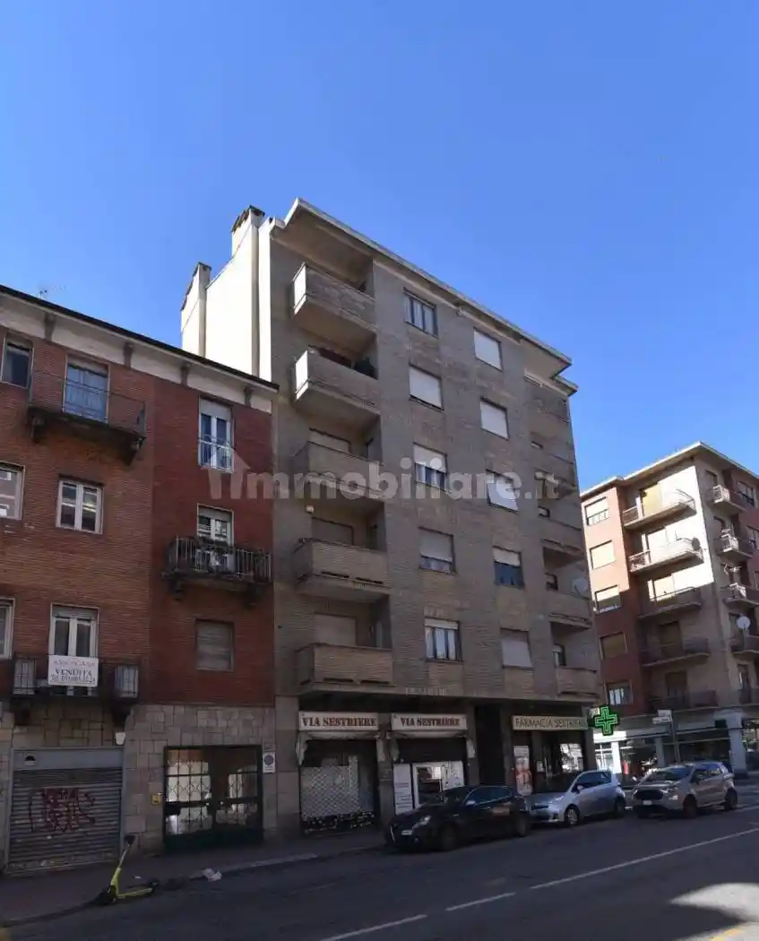 Palazzo - Edificio in vendita a Moncalieri