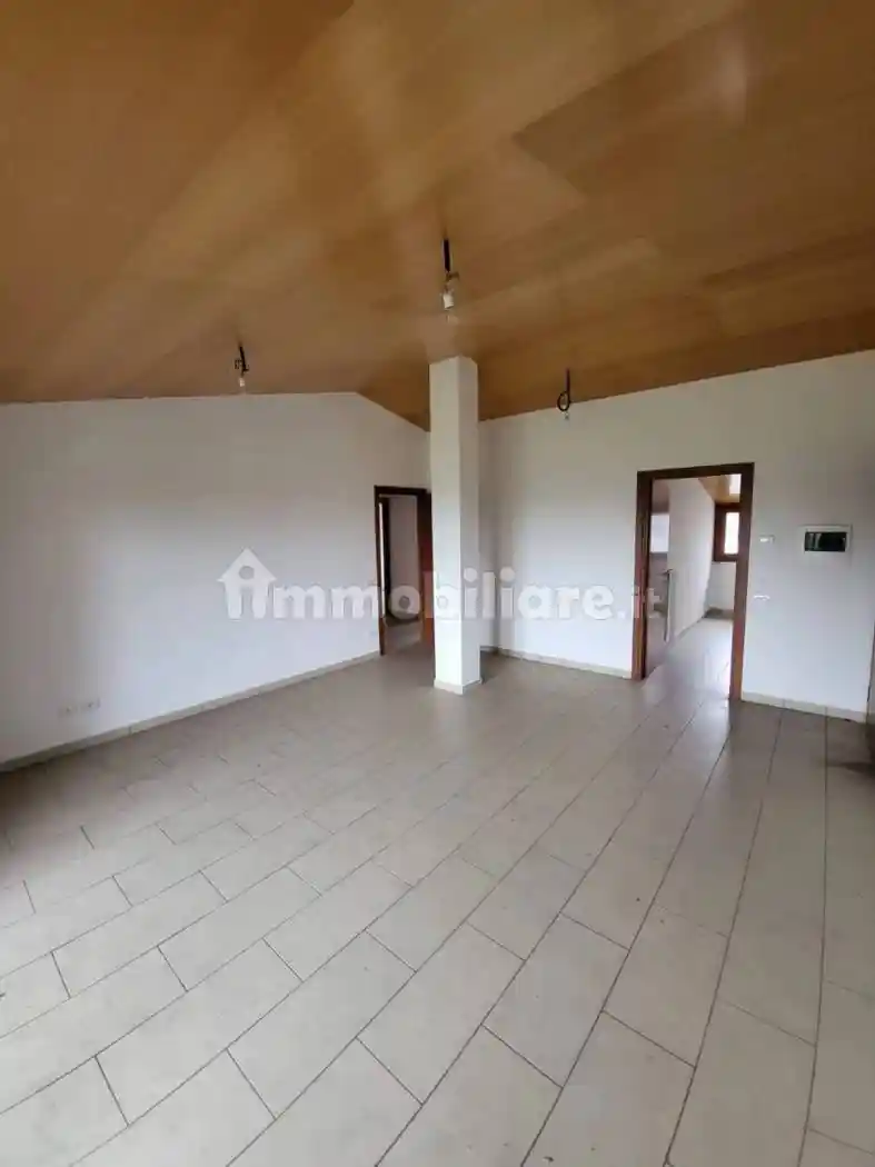 Appartamento in vendita a Lambrugo