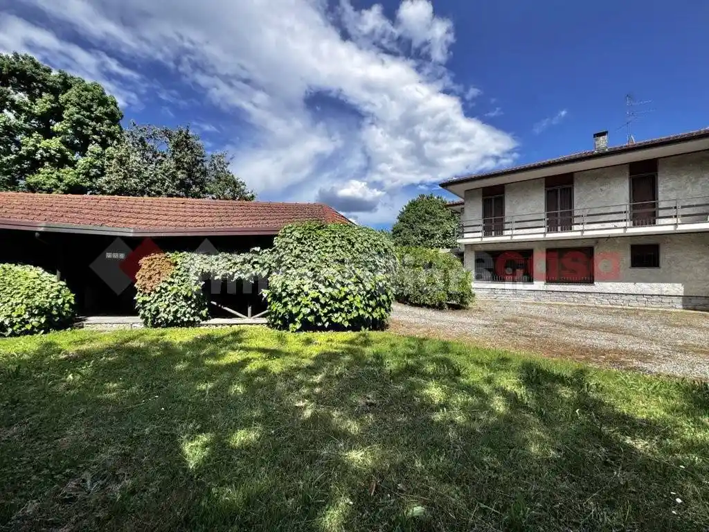 Villa in vendita a Dormelletto