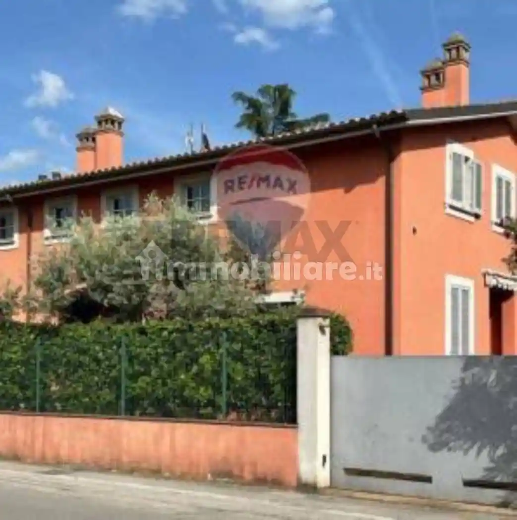 Casa indipendente in vendita a Foligno