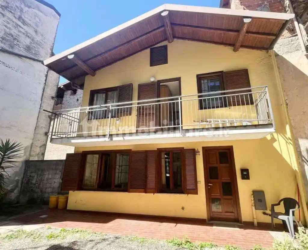 Villa in vendita a Borgomanero