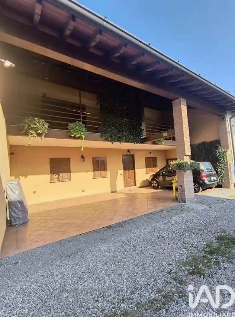 Villa in vendita a Crespiatica