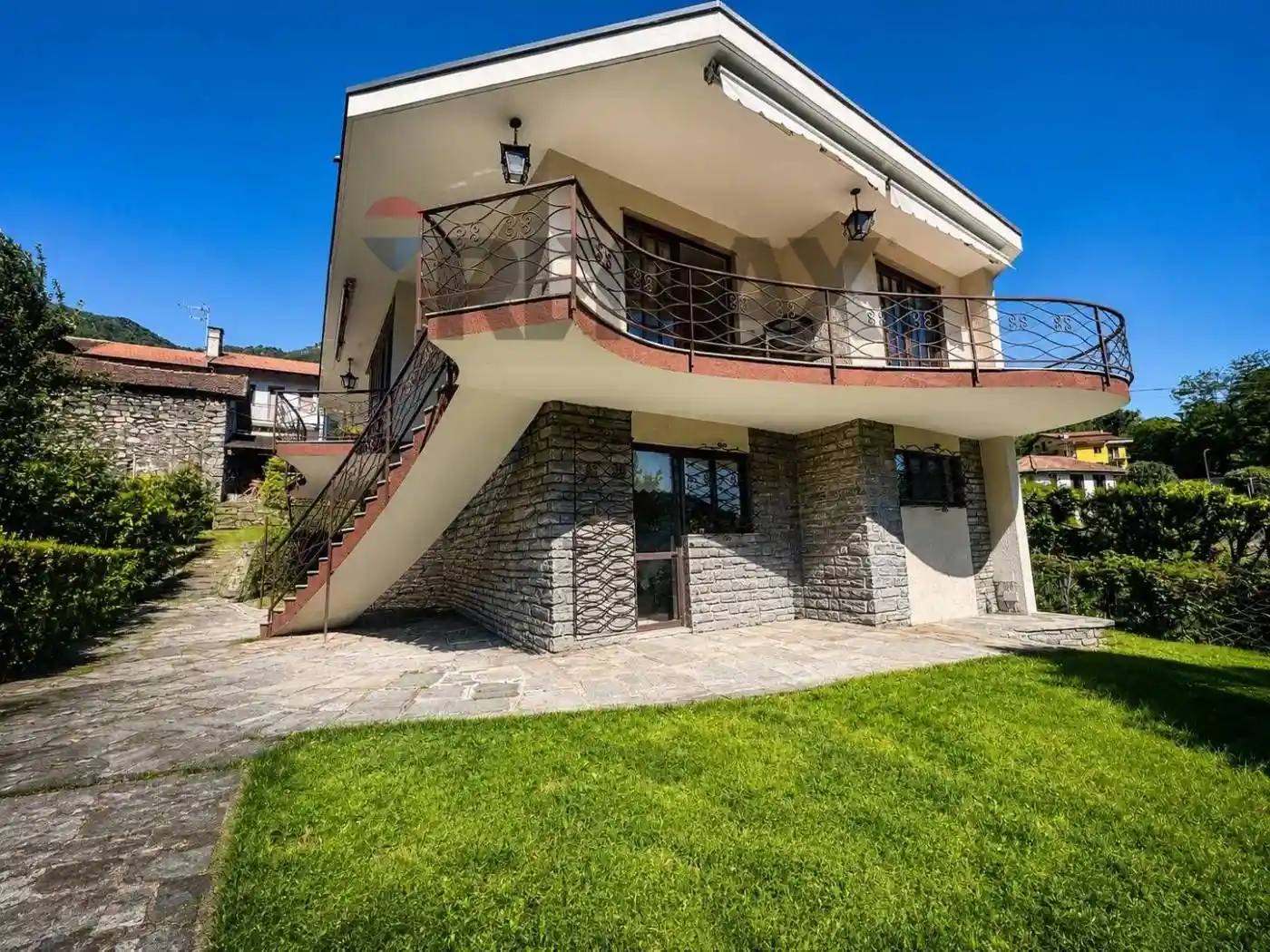 Casa indipendente in vendita a Casale Corte Cerro