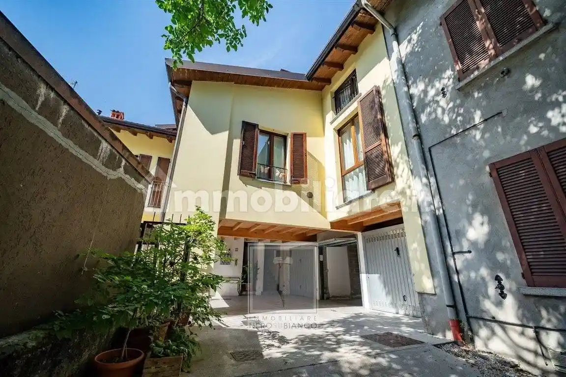 Appartamento in vendita a Castello di Brianza