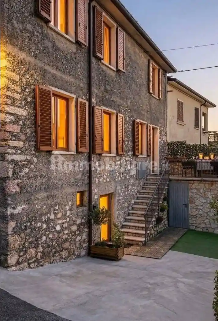 Villetta a schiera in vendita a Torri del Benaco