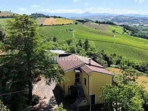 Rustico - Casale in vendita a Carassai