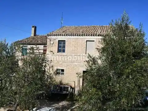 Rustico - Casale in vendita a Carassai