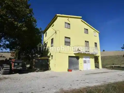 Rustico - Casale in vendita a Carassai