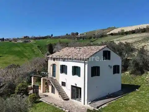 Rustico - Casale in vendita a Carassai