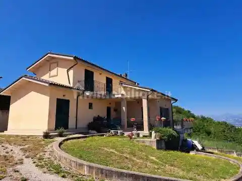 Villa in vendita a Montefiore dell'Aso