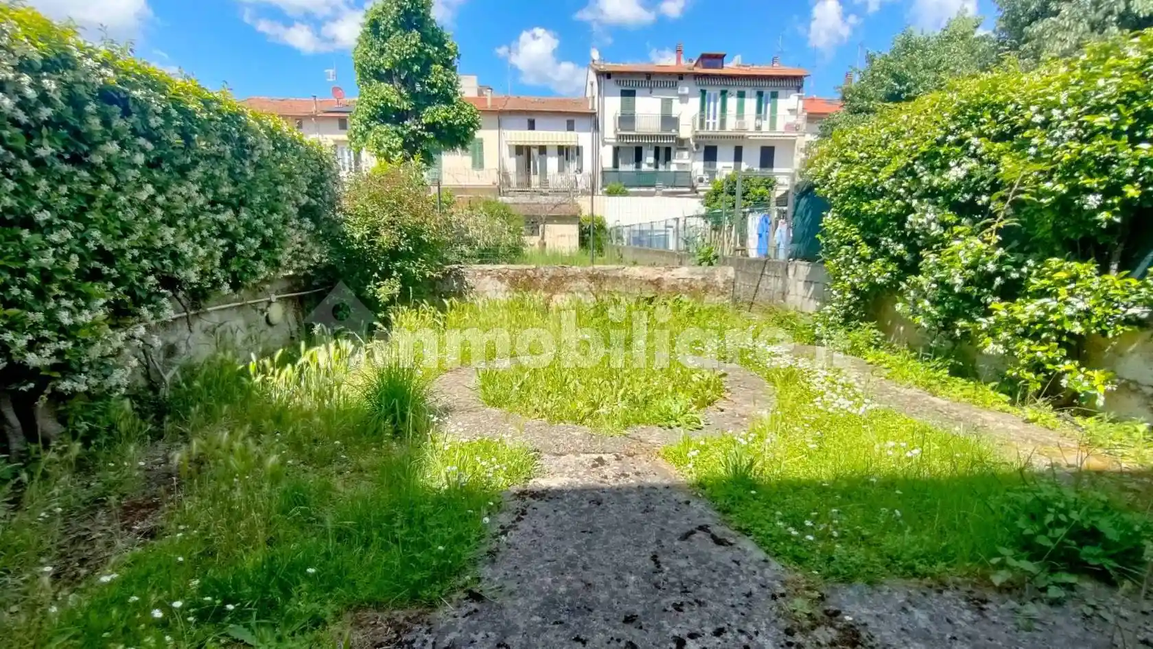 Casa indipendente in vendita a Prato