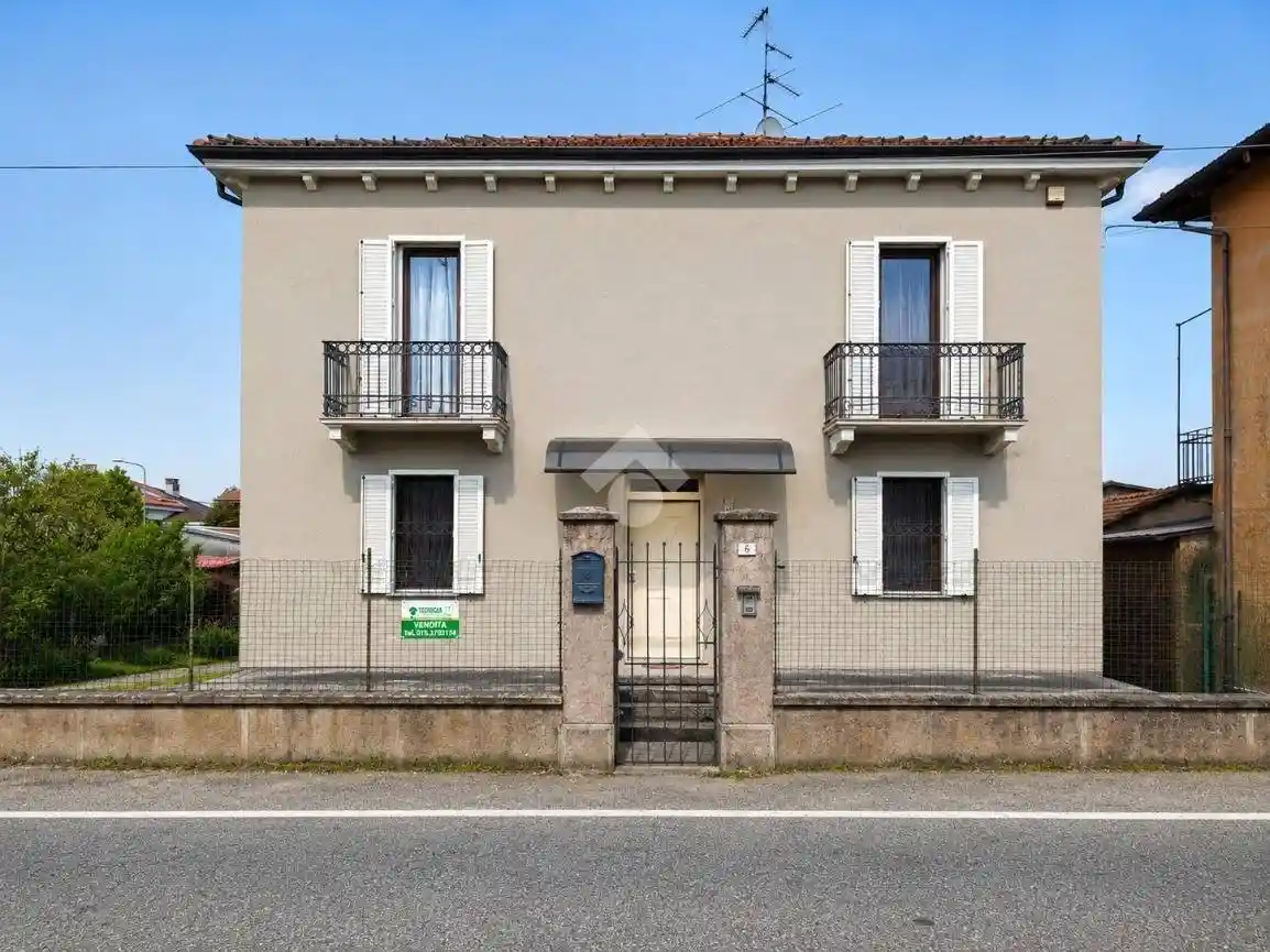 Villa in vendita a Rovasenda