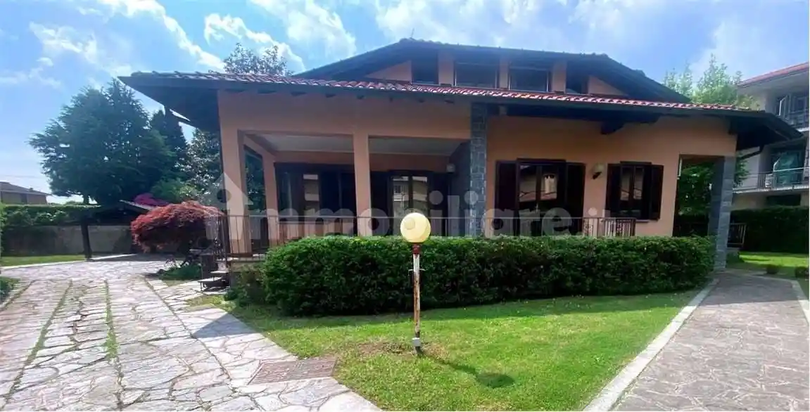 Villa in vendita a Cadrezzate con Osmate