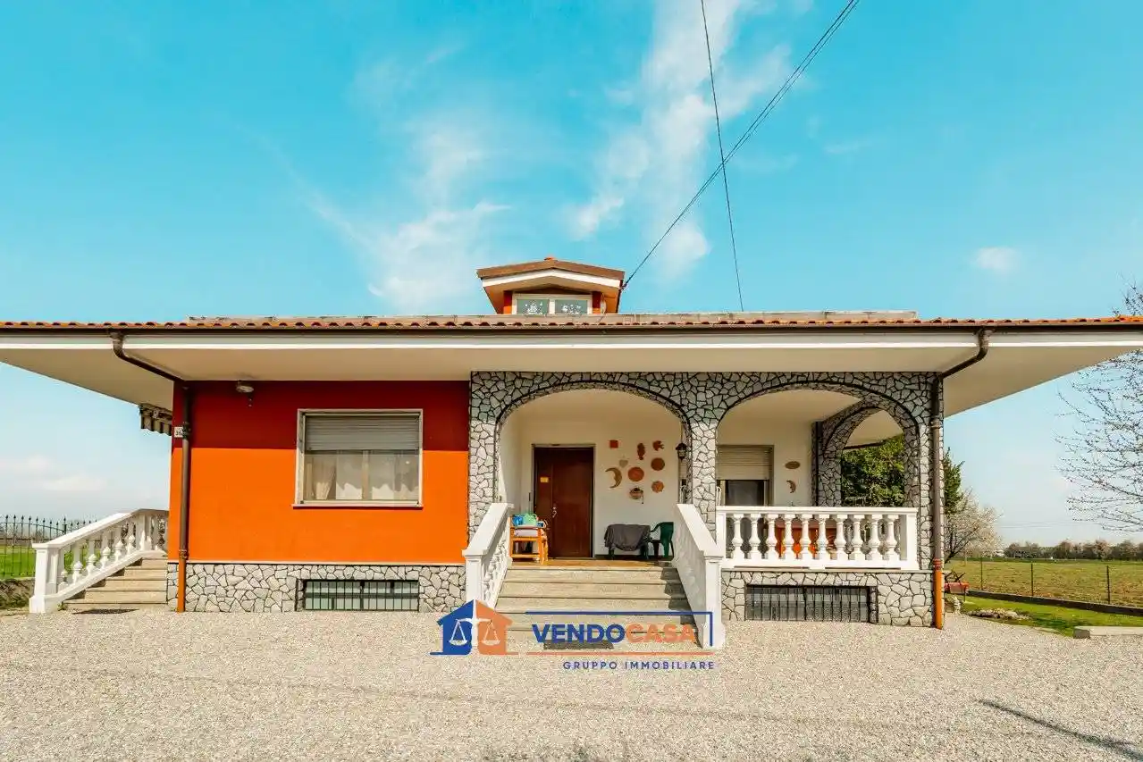 Villa in vendita a Cuneo