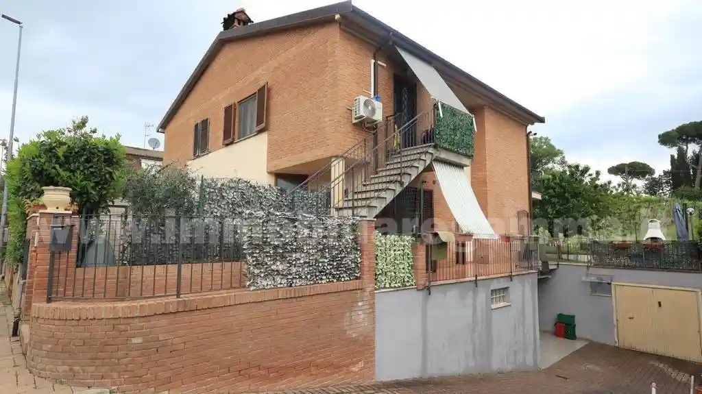 Appartamento in vendita a Sinalunga